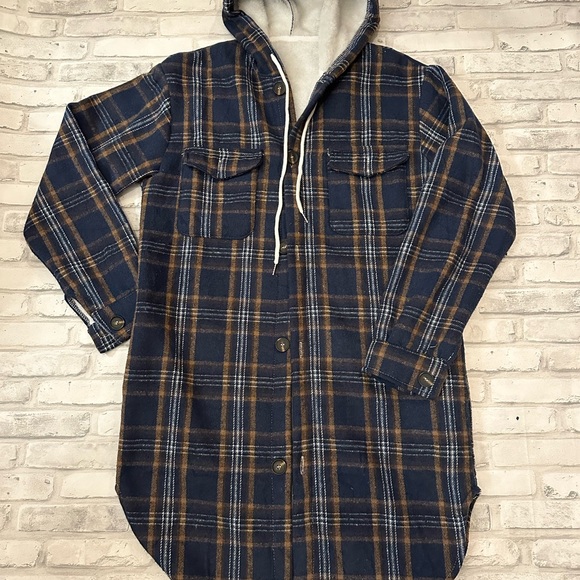 Helix Shacket Navy and Tan Plaid Hooded Jacket - Picture 4 of 5